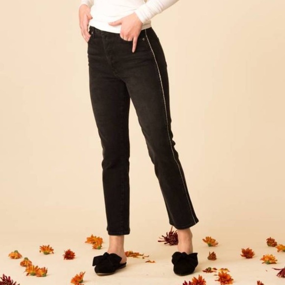 AMO Denim - AMO Chloe Crop with Piping Black Natural Wash Jeans, Size 25